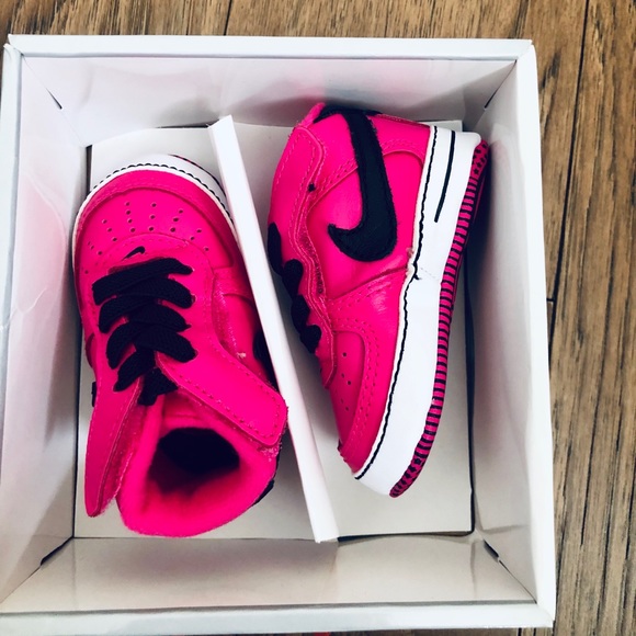 infant pink nikes
